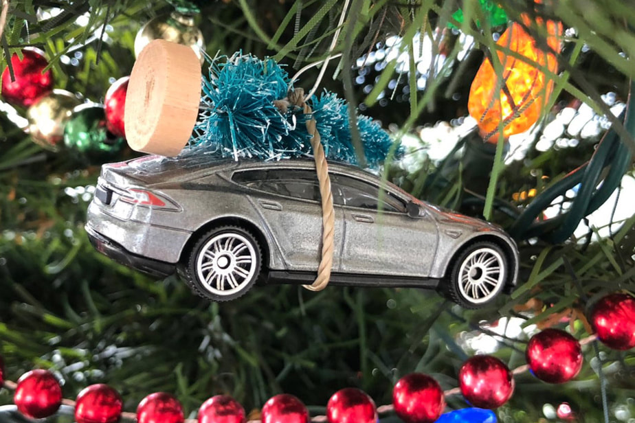 Nissan Leaf 2020 : Une voiture décorée pour Noël sur