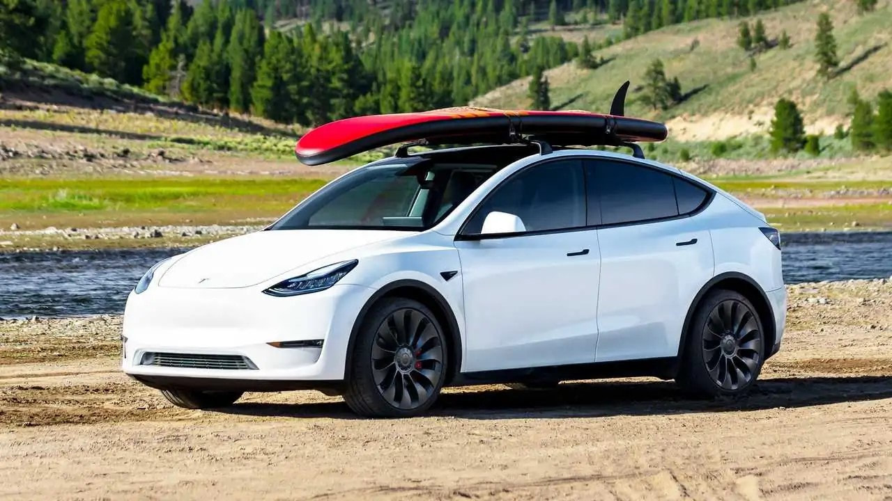 Tesla Model Y : barres transversales, porte-bagages de toit - Torque  Alliance