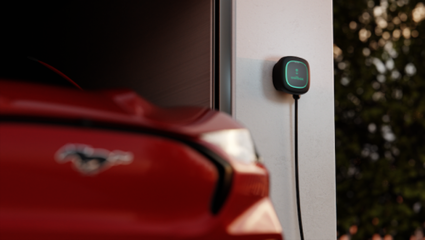 Tesla lance un nouveau chargeur domestique avec Wi-Fi intégré